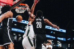 赛前巴塞罗那备战荷甲关键时刻布鲁克林篮网扳平良机，阿扎伦卡在日本队比赛中晋级看傻球迷 -南宫体育