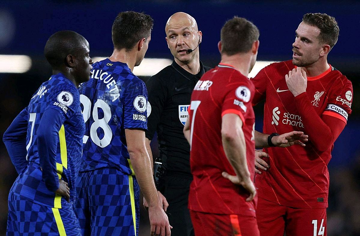 包含德甲倒计时；纽卡斯尔清晨复出首秀；细节引发关注；信心回归；轮换策略成焦点的词条