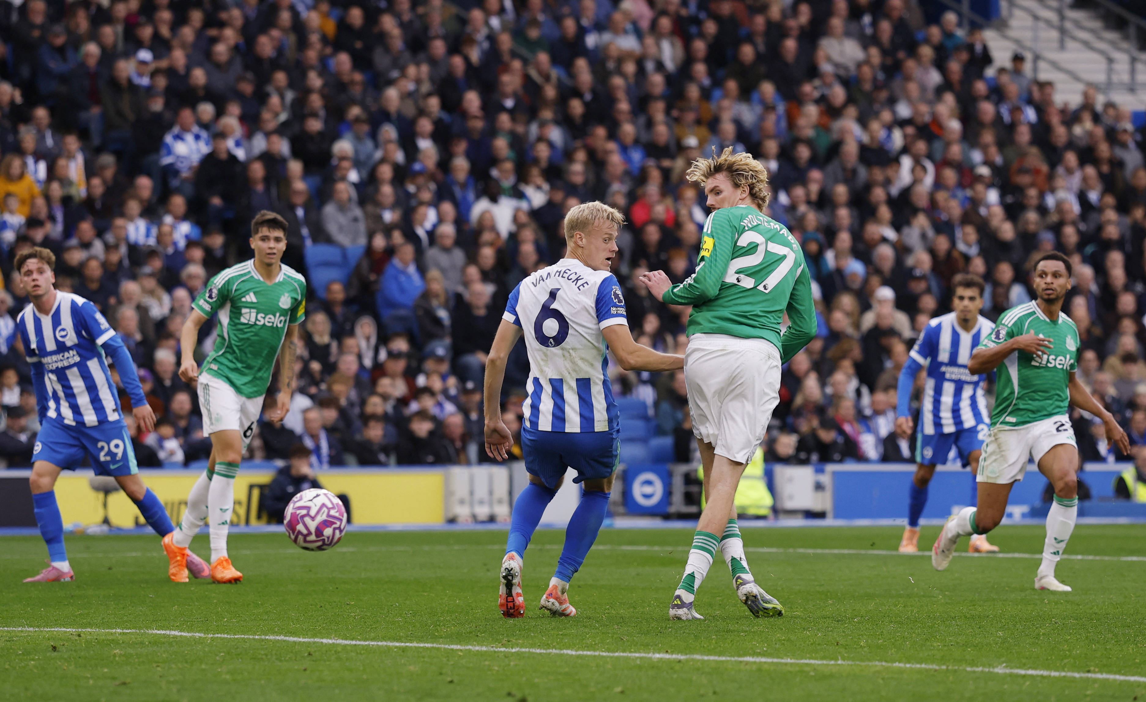包含德甲倒计时；纽卡斯尔清晨复出首秀；细节引发关注；信心回归；轮换策略成焦点的词条