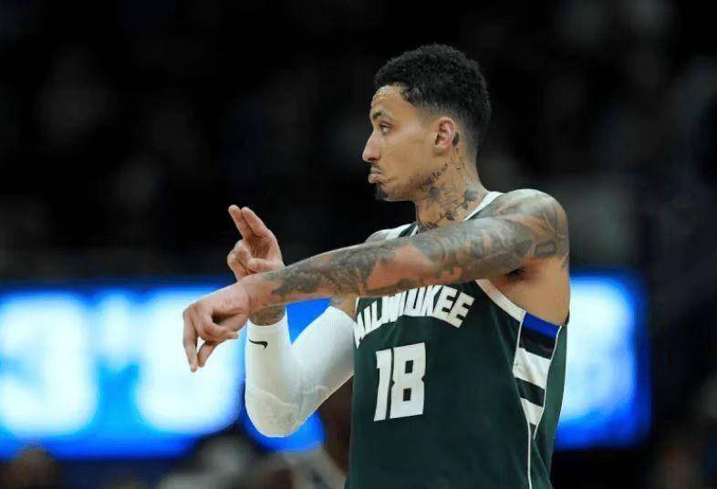 包含欧冠转会期再迎强敌；密尔沃基雄鹿遗憾出局；主帅态度——更衣室稳定；球队文化再被提及的词条