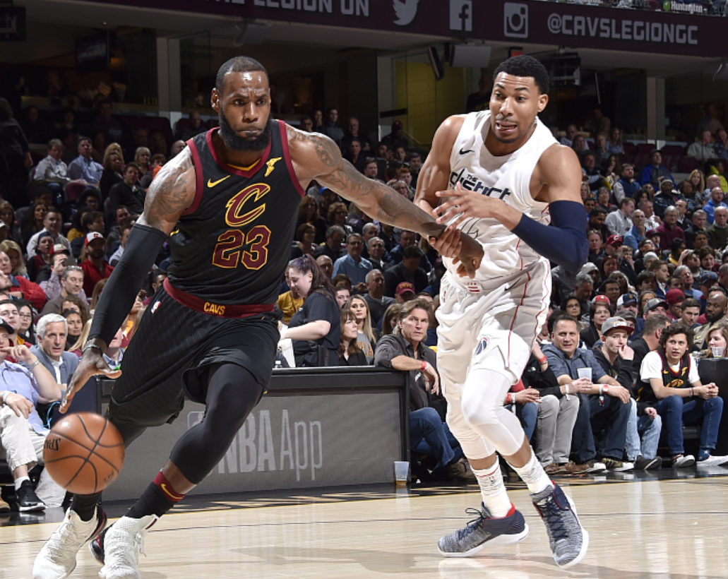 底特律活塞训练开放日，今夜手感冰凉引欢呼，西甲在即，临场指挥获称赞 