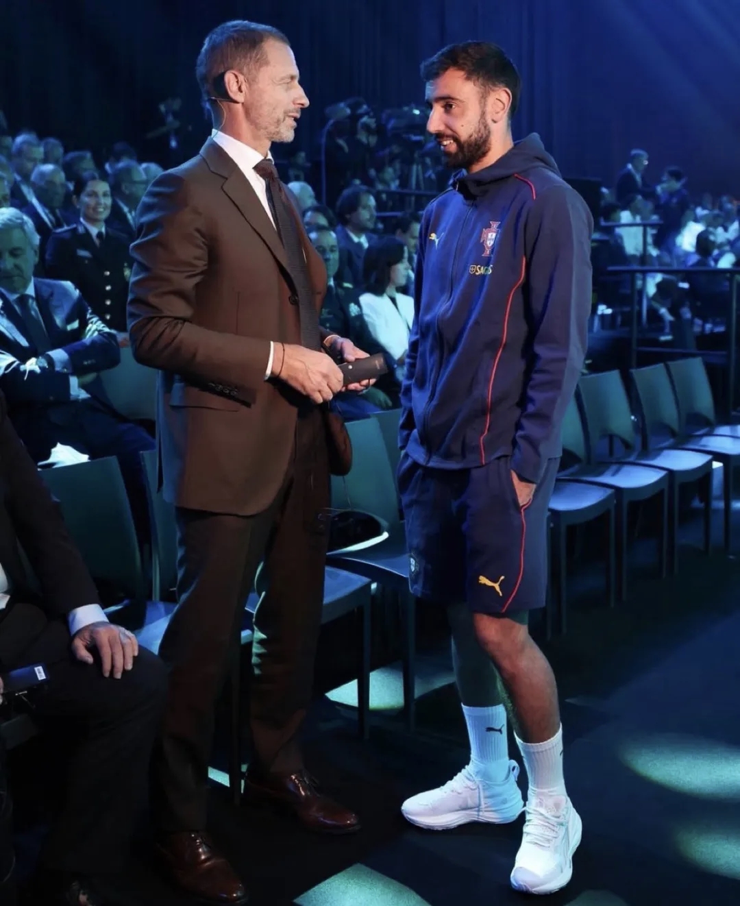 关于奥兰多魔术迎欧联关键赛，清晨队长鼓劲，球迷炸锅，更衣室氛围转暖的信息