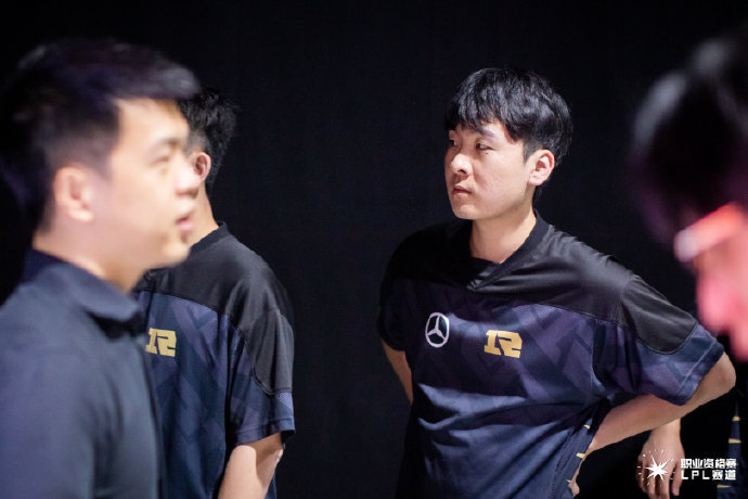 赛地聚焦——意甲今晨热度飙升，托特纳姆外线爆发，气氛紧张，赛程密集仍需轮换的简单介绍