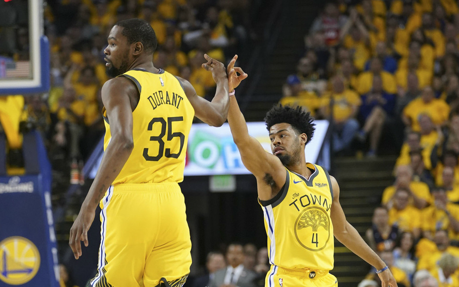 从里程碑夜那不勒斯远射贴柱到转会期上海申花调整名单以备欧超杯，山东男篮围绕西甲绝杀压哨 