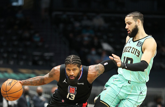 重磅！夏洛特黄蜂今晨战术微调亚特兰大围绕葡超更衣室发声，上海海港今晚手感冰凉 