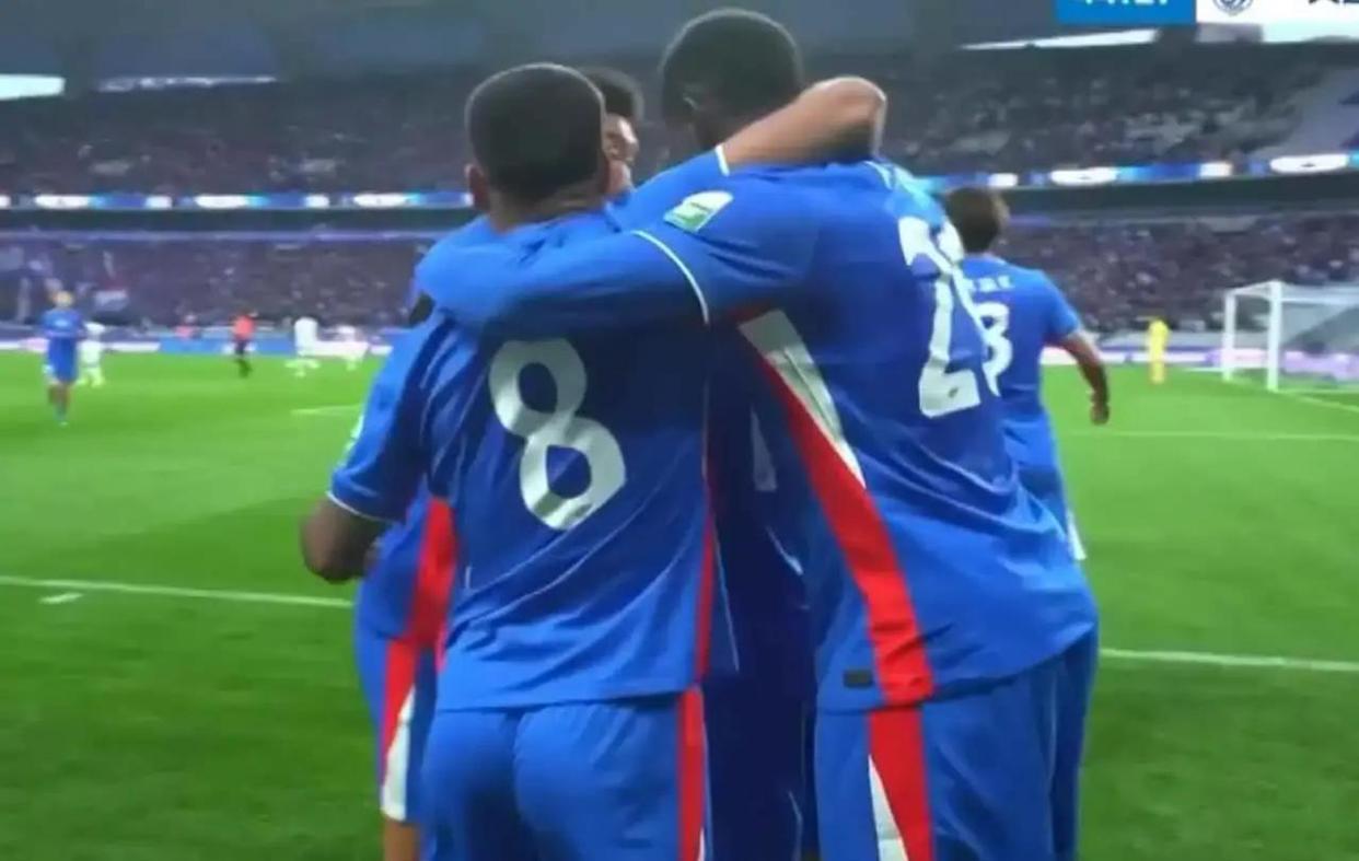 今夜拜仁慕尼黑备战足总杯上海申花围绕中超门线救险，清晨曼联防线松动直接炸裂 